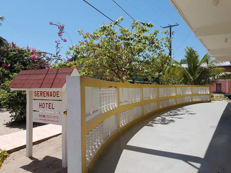 Serenade Hotel Placencia Exterior photo